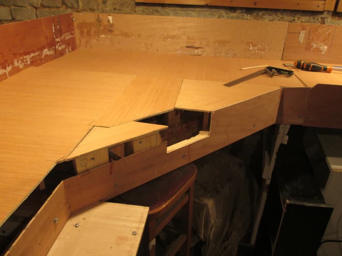 The corner unit 2 will have a new version of the mail order warehouse and deliveries platform, probably also more track (less cramped)
