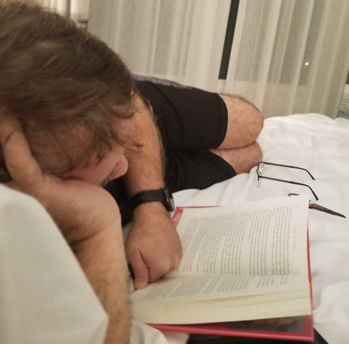 Are You Losing Sleep Because of a Pillow Thief? 3 Best Times to Steal a Pillow and How to Do It