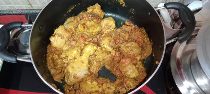 Once onion turns to golden brown, add the marinated chicken and chopped tomatoes. Give it a good mix.