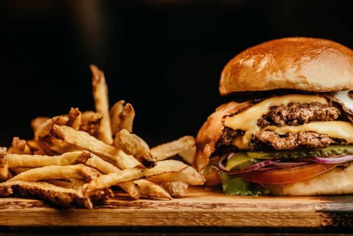 Hamburgers may seem like a relaxed, easy meal for a first date. But they can also be quite messy. If you are nervous on your first date, try a light, non-finger-food meal instead.