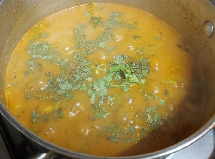 Add 1 teaspoon of kasuri methi (dry fenugreek leaves) and 1-2 tablespoons of fresh coriander leaves. Switch off the flame.
