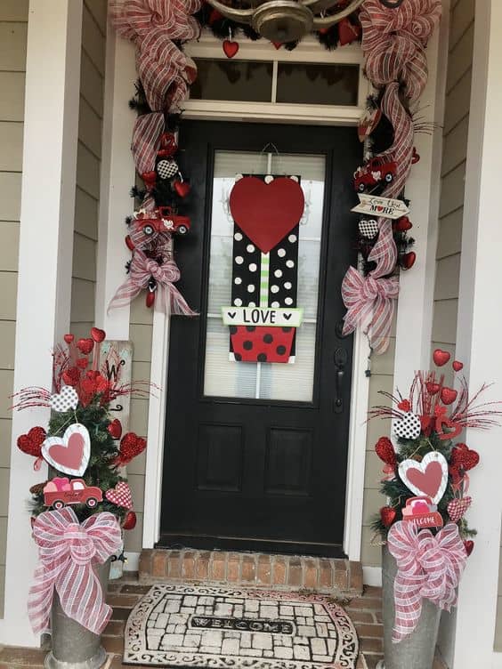 65+ Romantic Valentines Day Porch Decor Ideas to Welcome Love to Your ...