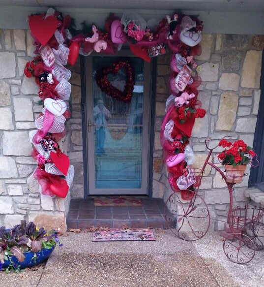 65+ Romantic Valentines Day Porch Decor Ideas to Welcome Love to Your ...