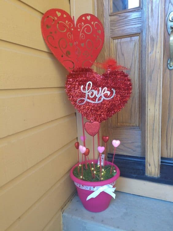 50+ Romantic Valentines Day Porch Decor Ideas to Welcome Love to Your ...