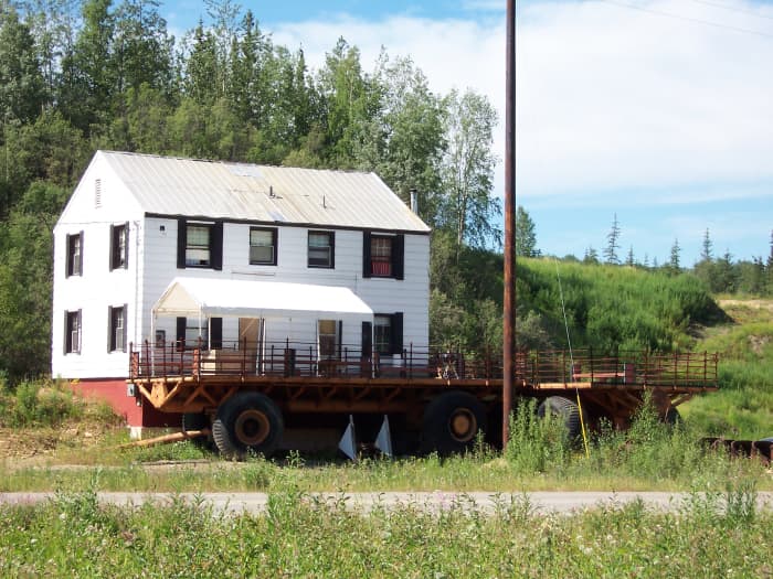 Who says you can't recycle old truck trailers? What a novel idea for an instant deck which can even be towed by your wooden RV and serviced by your friendly neighbourhood mechanic.