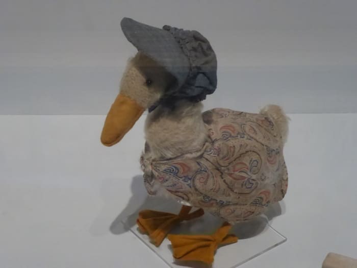 Jemima Puddle-Dock Doll. Image by Frances Spiegel (2022) with permission from the V&A. All Rights Reserved.