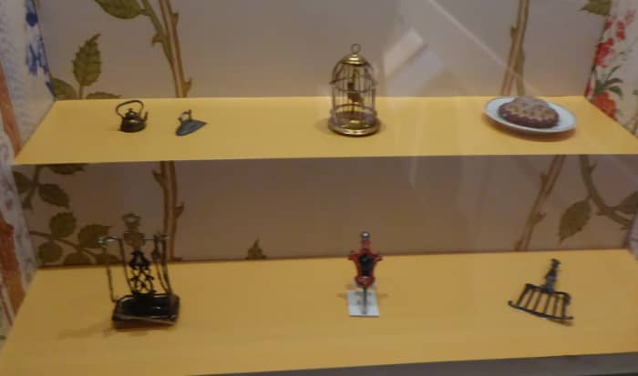 Caption Doll’s House Furniture. Image by Frances Spiegel (2022) with permission from the V&A. All Rights Reserved.
