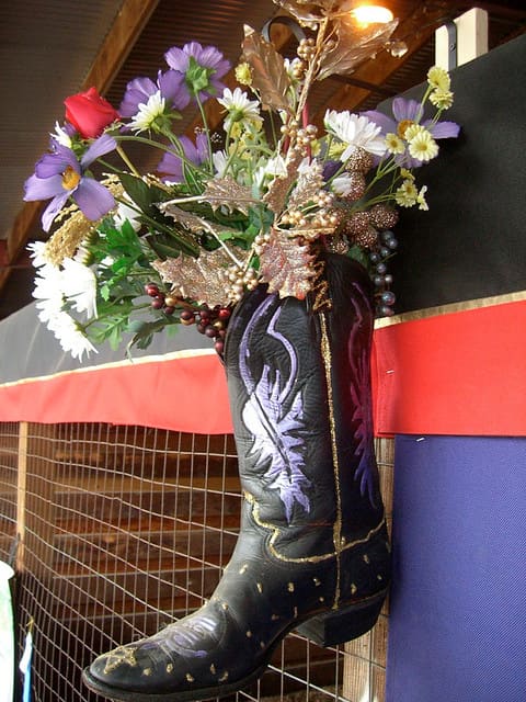 Using Country accents to decorate for Valentine's Day can be a treat for your country-loving Valentine!