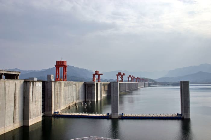 The Three Gorges dam across the Yangtze. Photo by Dan Kamminga, courtesy photographer & Wikimedia Commons.