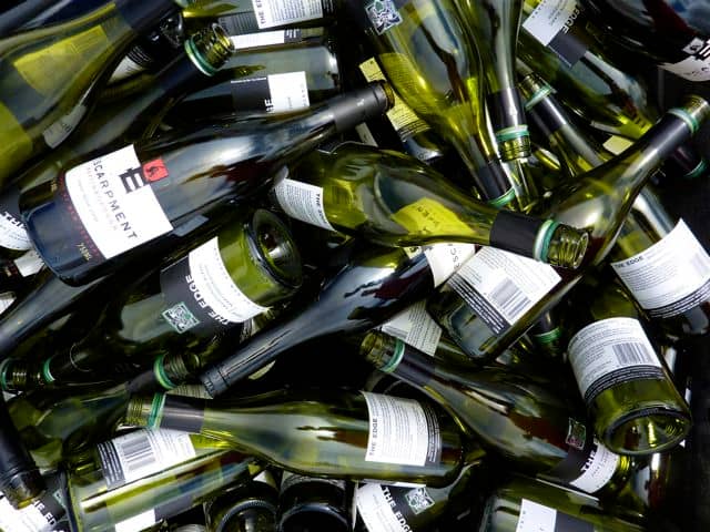 His special wine could knock any immortal out. Cupid realized how powerful they were