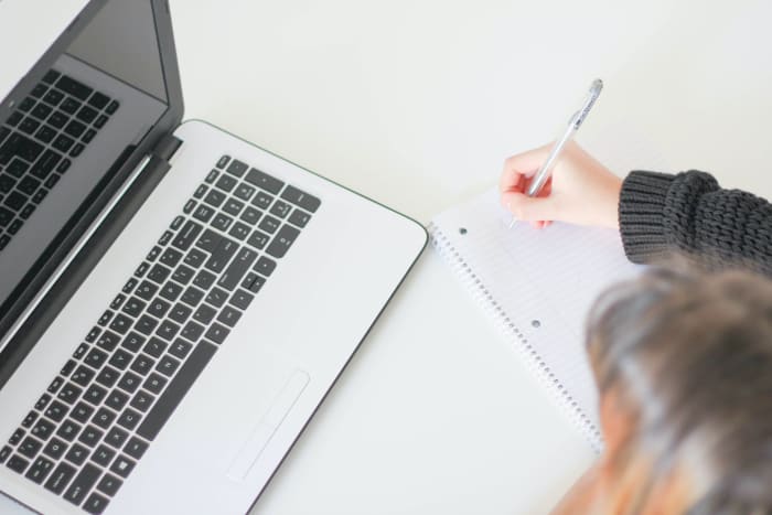 How to become a freelance financial writer, including information about educational qualifications, specializations, and more.