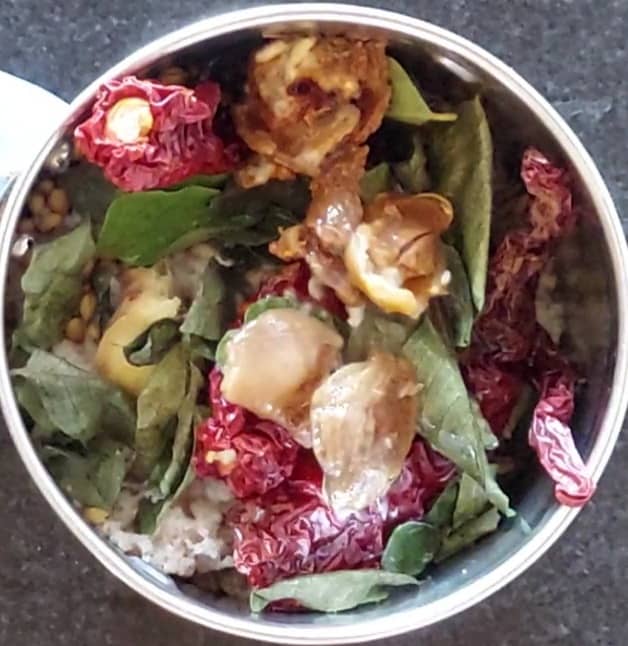 3-4 red chilies (byadgi red chilies used here), 1-2 springs of curry leaves, 1 teaspoon of tamarind.