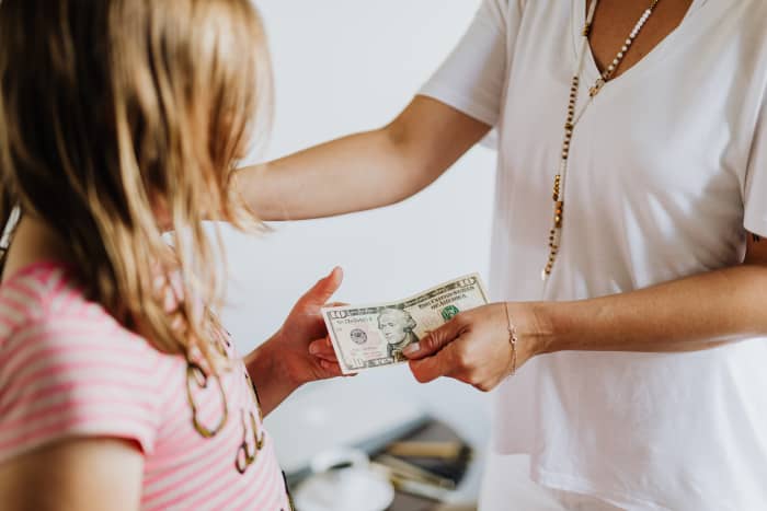 Best banks and checking accounts for kids and teenagers so they can start learning how to handle their own money.