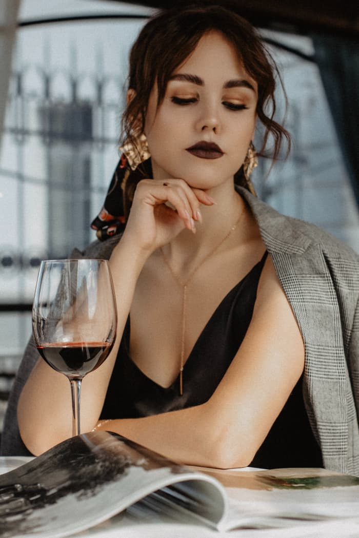 A first date outfit should be flattering and comfortable. Don't wear something that's so tight that you can't eat.