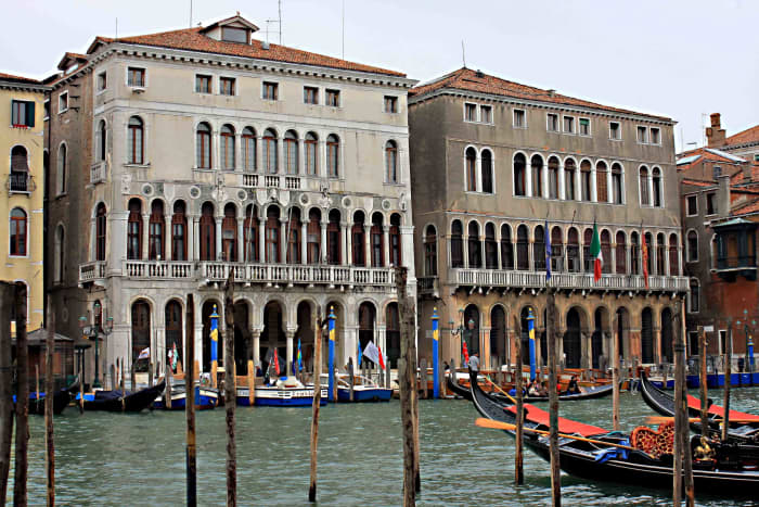 The twin mansions of Ca' Loredan and Ca' Farsetti. It was in Ca' Farsetti that George Clooney's marriage was registered one day after my cruise down the canal. (I wasn't invited to the wedding. Can't think why. Surely it was just an oversight?)