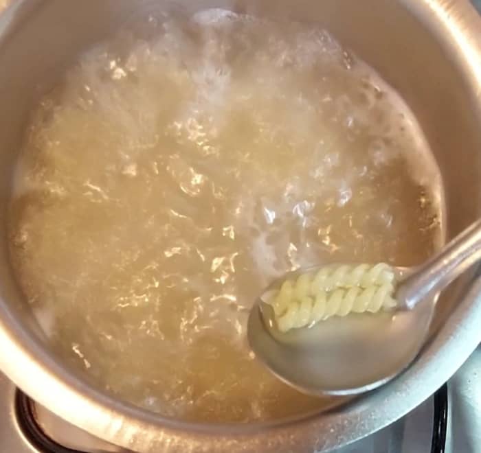 Add 1 cup of pasta to the boiling water, cook over medium flame till pasta is cooked well but not mushy). Switch off the flame.