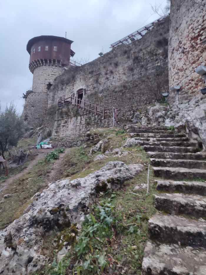 petrel-castle-an-unexpected-adventure-with-fabulous-friends