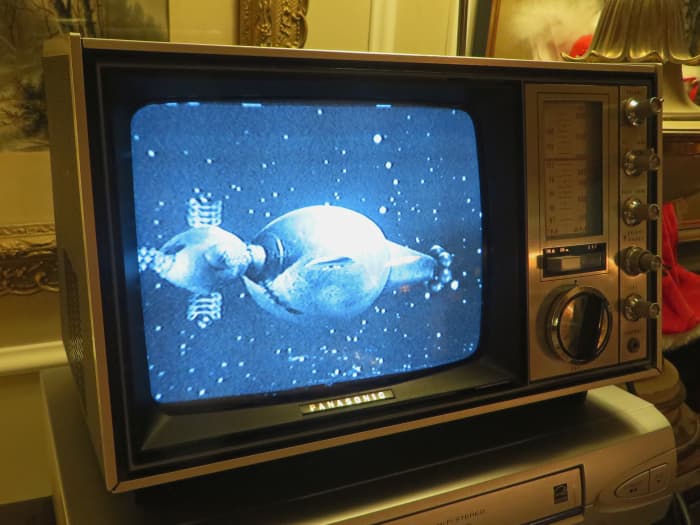 The Huge Alien Space Ship shows up Nice a Clear on the Panasonic Solid State Model TR-339RN Television. Lost in Space, The Derelict, Episode aired Sep 22, 1965.