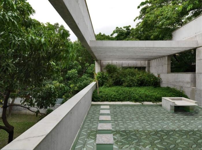 Check out this garden terrace floor mosaic. It blends in with the scenery and amplifies the mood of the jungle around it. The flooring gives the structure a sophisticated look. It reminds me of a botanical garden found in a big city.
