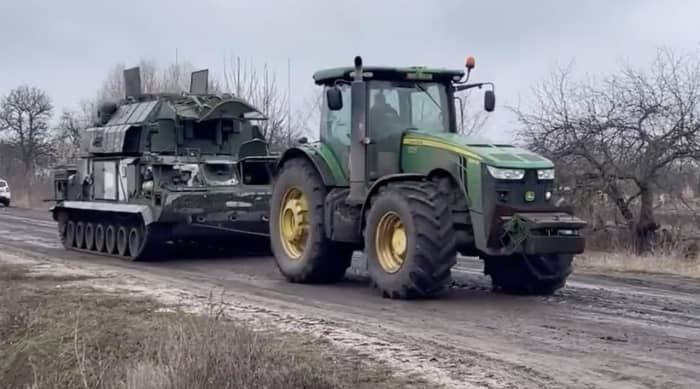 Even Igor the farmer got himself a Russian tank! Vast numbers of Russian tanks, APCs, IFVs, even advanced air defense vehicles were hauled away by Ukrainian tractors after being abandoned.