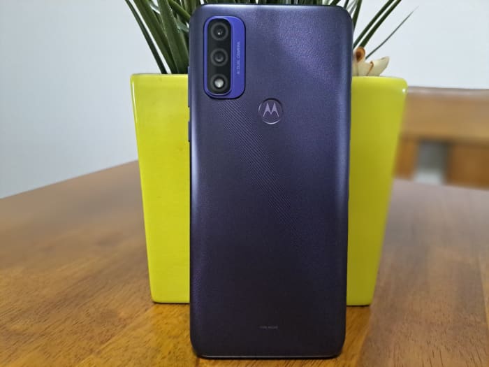 A slight "fingerprint-like" textured phone back had a tiny amount of grip but still felt a little slippery in the hand.