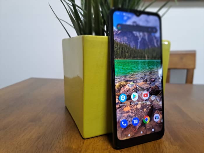 A beautiful HD screen is one of the features that make this smartphone a smart choice.
