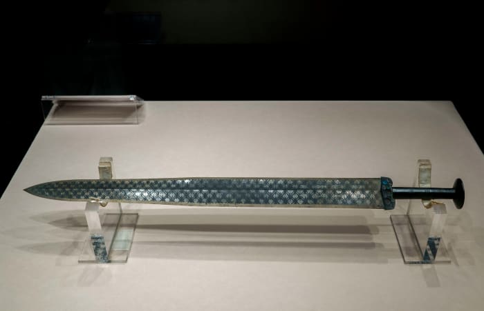 The Ancient Chinese Sword That Is Still Razor Sharp After 2,500 Years ...