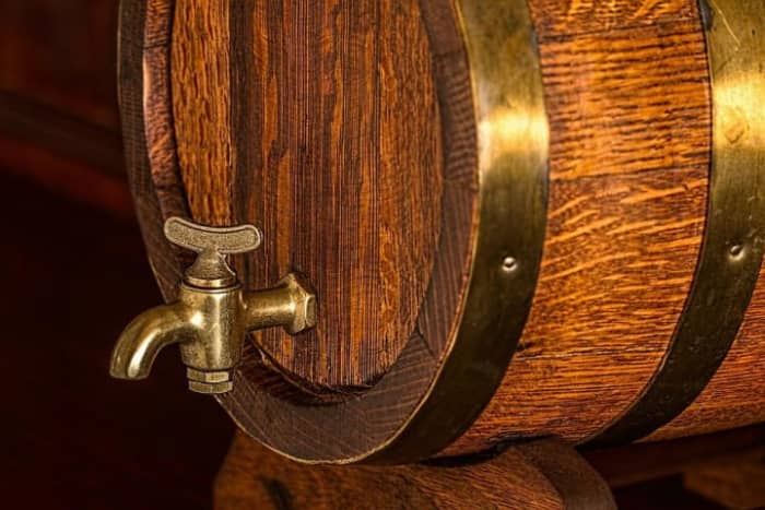 The mugs were full, people were singing and dancing, a good time was had by all. Photo credit: Pixabay