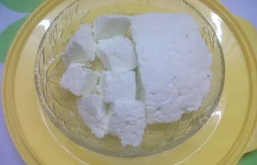 Because homemade paneer is fresher and softer, it makes the best chena murki