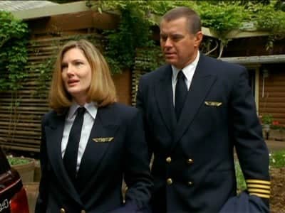 Co-pilot Connie Phipps (Annette O'Toole) wants to know where her relationship with Captain Glen "Lucky" Singer (Robert Urich) is heading