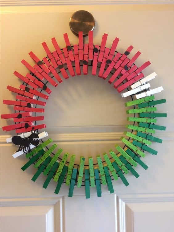 50+ Easy DIY Christmas Clothespin Wreath Ideas to Deck Your Doors This ...