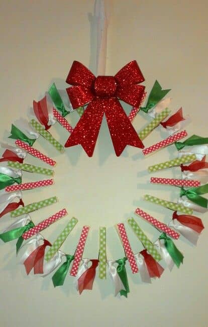 50+ Easy DIY Christmas Clothespin Wreath Ideas to Deck Your Doors This ...