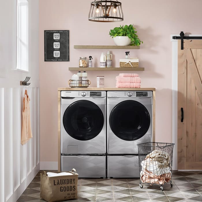 Per week, the average American family does 8–10 loads of laundry. Families in the United States wash an average of 300 loads of laundry each year.