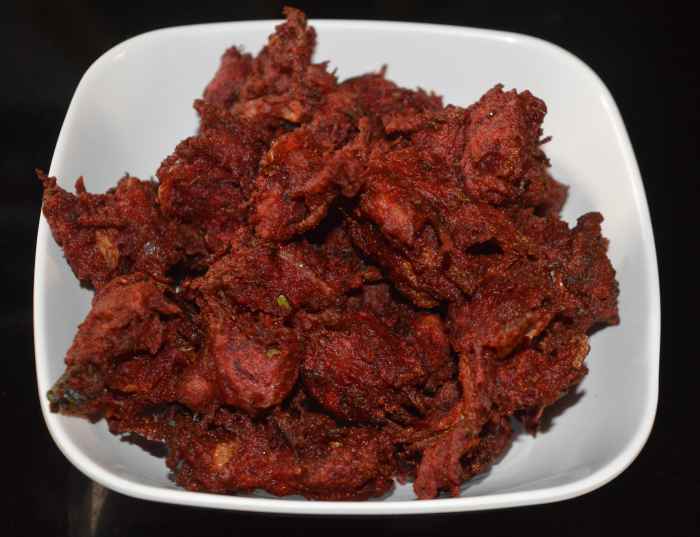 Serve them hot with or without a dip. They are super yummy on their own or paired with tomato sauce. Serve them as evening snack, party appetizer, or teatime snack. Enjoy the taste and crispiness!