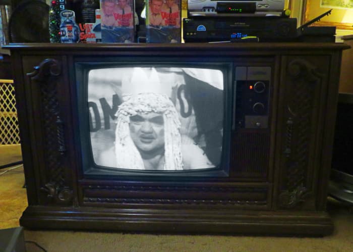 Adjusted Gray Scale … Voyage to the Bottom of the Sea, Doomsday, played on the Quasar Color Console Television Model WL9439SP. One of the early Quasar Dynacolor designs, Chassis Number SLTS976FA03. Voyage to the Bottom of the Sea, Doomsday.