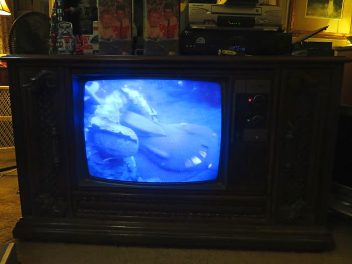 A Giant Manfish attacking the Seaview, Played on the Quasar Color TV Model WL9439SP. Dr. Borgman from implanting human DNA into marine animals to create a new type of undersea creature.