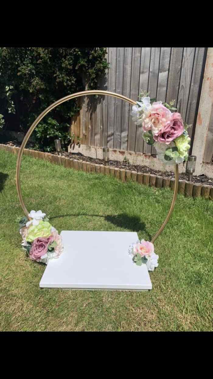 20+ Stunning DIY Floral Hoop Wedding Centerpieces that every Bride will