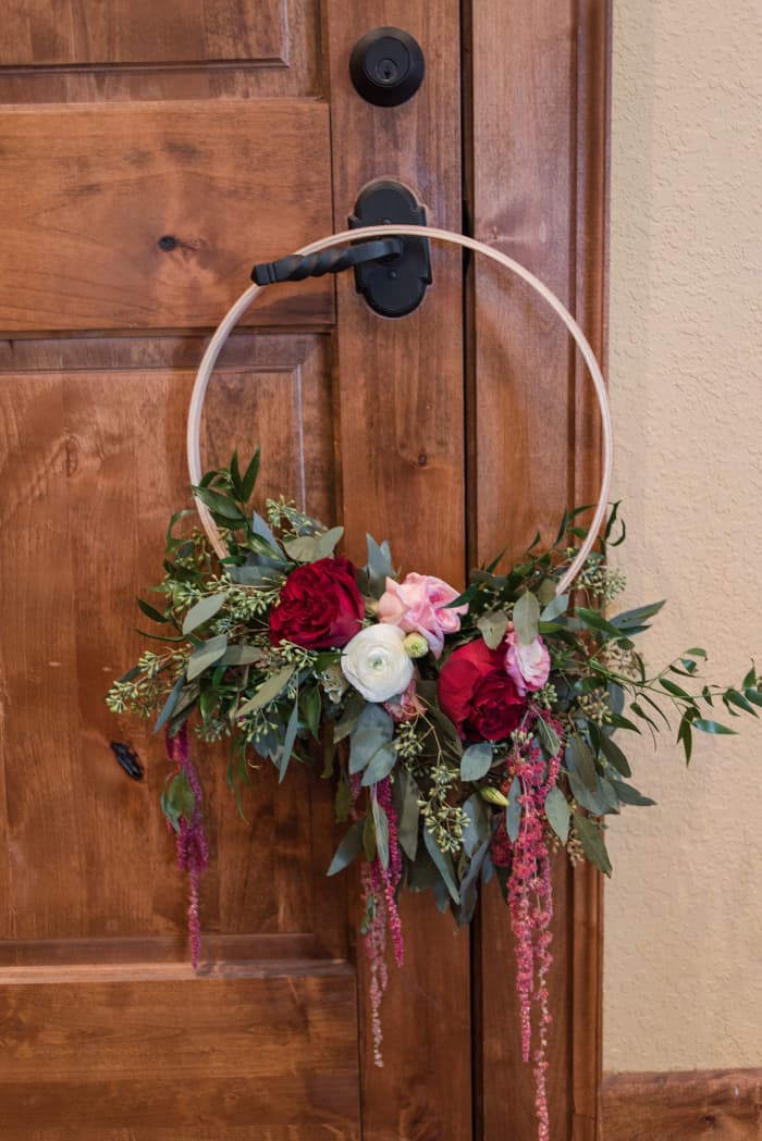 20 Stunning Diy Floral Hoop Wedding Centerpieces That Every Bride Will Love Hubpages 