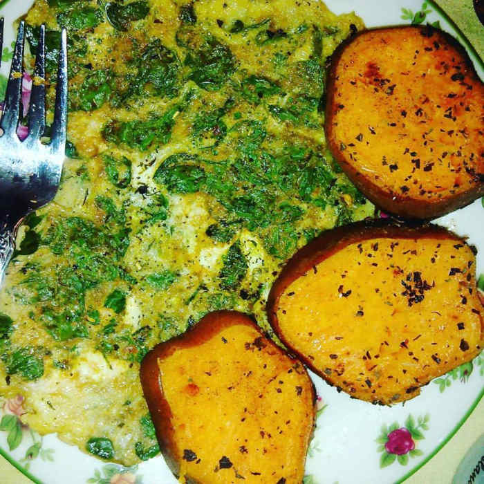 We are always trying out new ways of using Moringa leaves as well as the powder. This was breakfast this morning (September 4th, 2017)