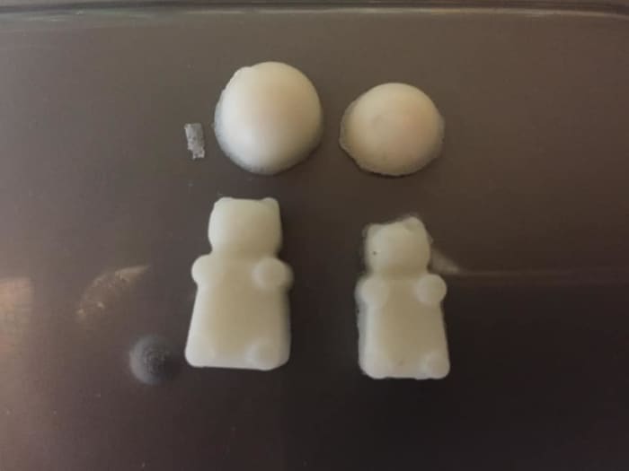 Agar gummies showing the difference in size after being in the dehydrator. The ones on the right were in the dehydrator at 40C for 4 hours