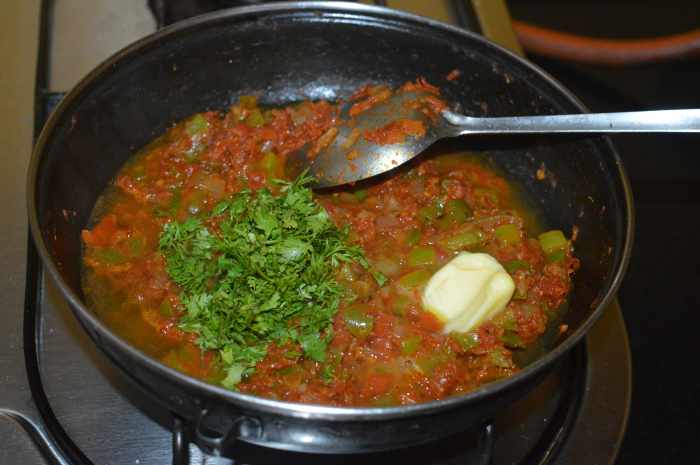 Step four: Add a tablespoon of butter, chopped coriander leaves, and half a cup of water. Mix well.