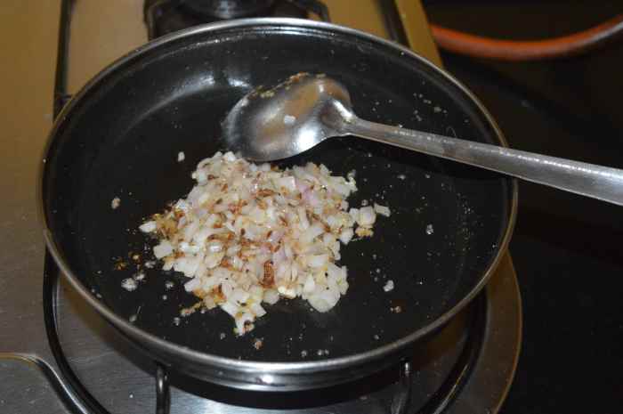 masala-pav-recipe-pav-bread-filled-and-topped-with-spicy-masala