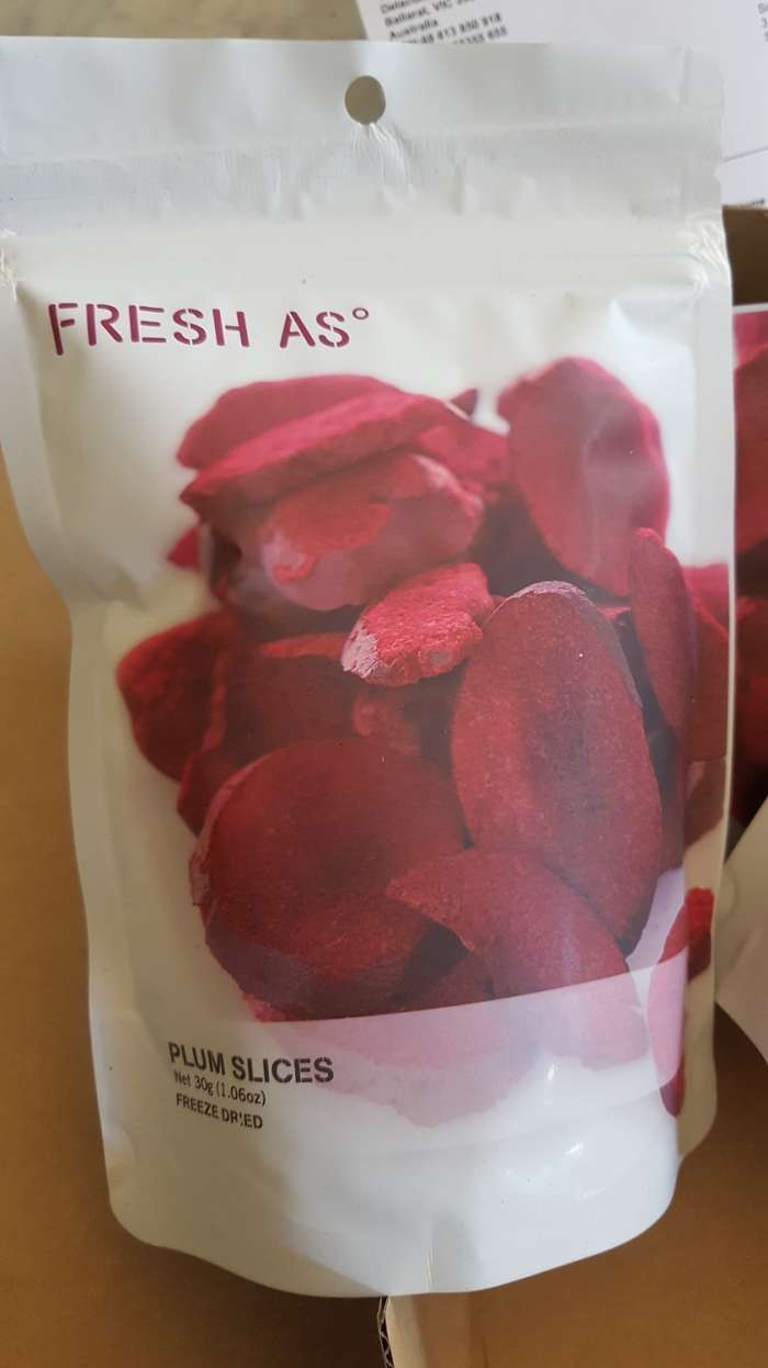 Freeze-dried plum slices