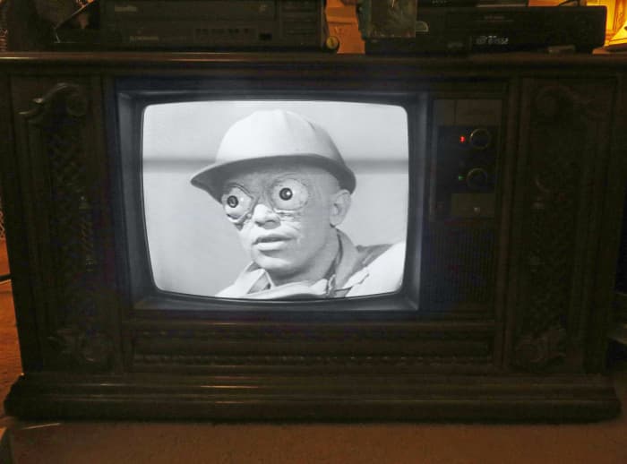 The Quasar Color Console Television Model WL9439SP, Playing "The Mutant" the original The Outer Limits television show. It was first broadcast on March 16, 1964, during the first season. #outerlimits #quasarwl9439sp #quasartv #themutant #vintagetv