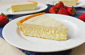 These days we can buy cheesecake in the supermarket at affordable prices ready to eat: Look at these slices of cheesecake, they are yummy just by looking at them.