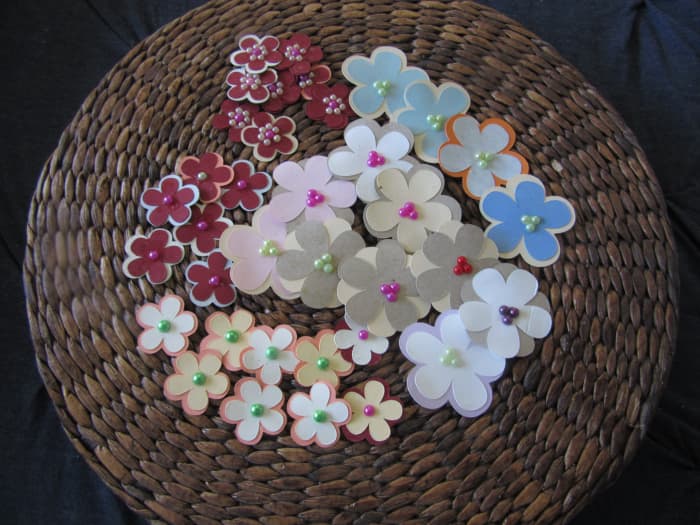 Punch your paper scraps and make flowers easily ! Just glue layers of punches. Add a sequin and a half bead