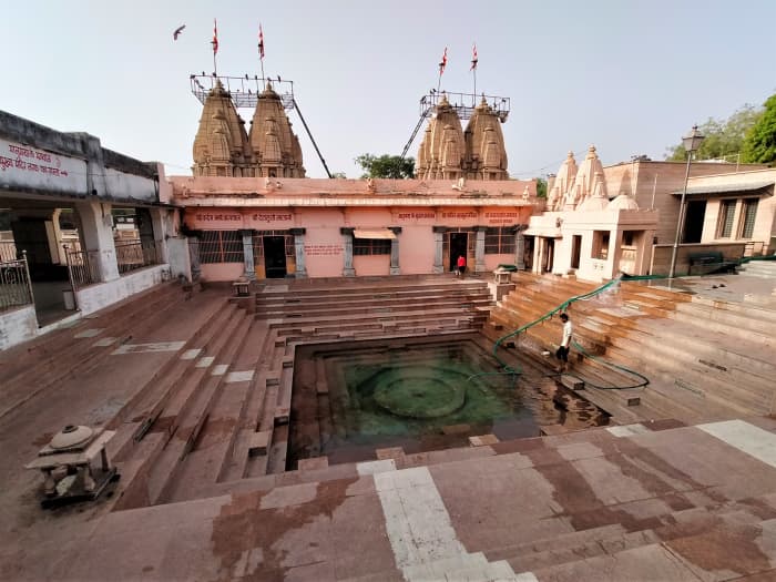 Bindu sarovar with three Shiva temples on right, portion of the pavilion on left and the Mukhya Mandir in the centre
