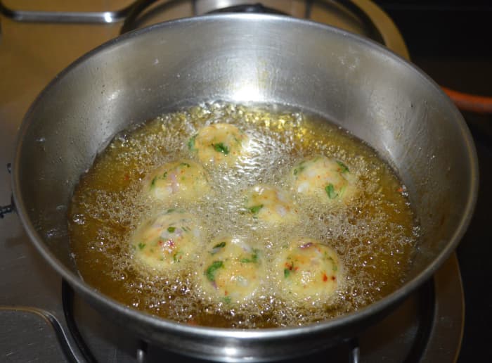 Crunchy, Delicious Potato and Gram Flour Balls Recipe - Delishably