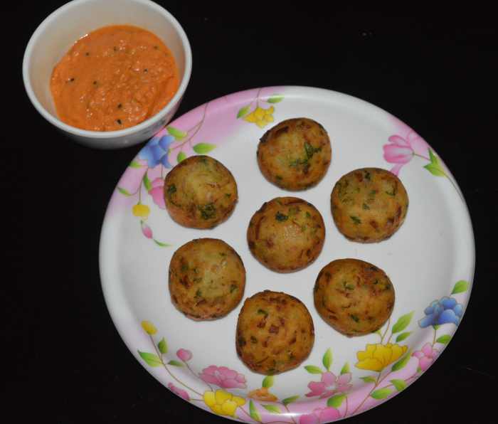 Serve with tomato sauce or chutney of your choice. Enjoy eating these delectable snacks.