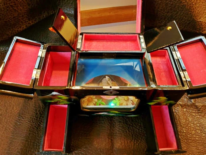 There are five compartments to hide your treasures in this lovely jewelry box. The glass viewing sections for the dance floor and dancer, are both on the top and front of the jewelry box.